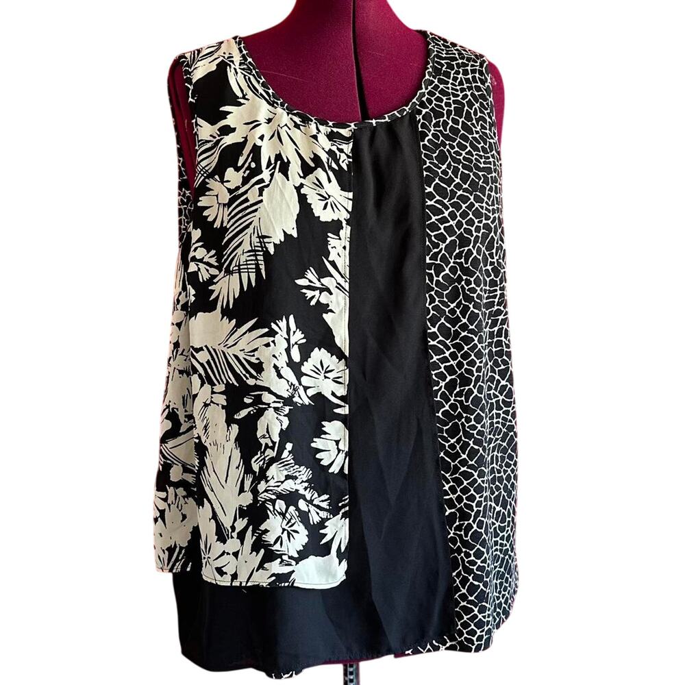 Womens Top Size 2X Black White Floral Avant Garde Indie Goth Unusual Office Work